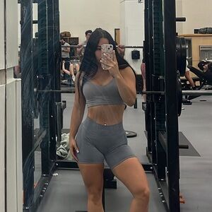 gray nvgtn booty shorts & sports bra set 😍